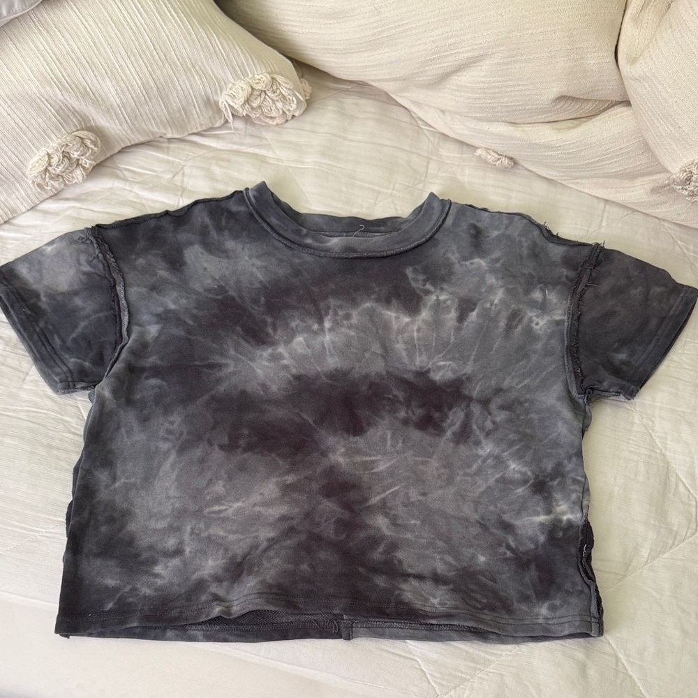 Mod Ref Crop Black and Gray Tie-Dye Tee